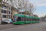 Be 6/8 Flexity 5021, auf der Linie 1, fährt am 18.03.2023 zur Haltestelle Schützenhaus.