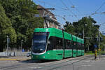 Be 4/6 Flexity 6003, auf der wegen der gesperrten Margarethenbrücke umgeleiteten Linie 16, fährt am 11.07.2023 zur Haltestelle am Bahnhof SBB.