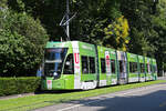 Be 6/8 Flexity 5012 mit der U-Abo Werbung, auf der wegen einer Grossbaustelle zwischen Hardstrasse und Pratteln umgeleiteten Linie 14, fährt am 11.07.2023 zur Haltestelle am Bahnhof SBB.