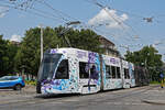 Be 6/8 Flexity 5011 mit der Werbung für Pferde Anlässe in Basel, auf der Linie 8, fährt am 10.07.2023 zur Haltestelle beim Bahnhof SBB.