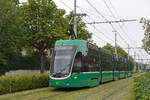 Be 6/8 Flexity 5043, auf der Linie 6, fährt am 17.08.2023 zur Haltestelle Eglisee.