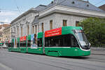 Be 4/6 Flexity 6007, auf der Linie 15, fährt am 10.07.2023 den Steinenberg hinunter zur Haltestelle Schifflände.