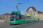 Be 6/8 Flexity 5016, auf der Linie 6, überquert am 29.01.2024 die Mittlere Rheinbrücke.