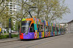 Be 6/8 Flexity 5042  Flaneur Stadt Zauber , auf der Linie 1, bedient am 08.04.2024 die Haltestelle Kannenfeldplatz.