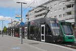 Be 6/8 Flexity 5009 mit der Werbung für Pferde Anlässe in Basel, auf der Linie 14, wartet am 14.04.2025 an der Endstation in Pratteln.