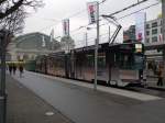 Be 4/6 S mit der Betriebsnummer 671 und Anhnger 1457 an der Endhaltestele am Bahnhof SBB.