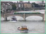 Ein Combino Be 6/8 berquert die Mittlere Rheinbrcke in Basel.