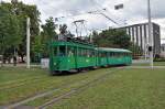 Am Familien Tag der Fondation Beyeler In Riehen bei Basel fuhren diverse Oldtimer auf der Linie 2.