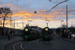 Basel Tw 677 und 675 im morgendlichen Berufsverkehr vor dem badischen Bahnhof, 09.12.2011.