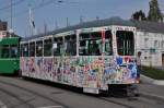 Der von Kindern bemalte B4 1448 auf der Linie 2 am Wettsteinplatz.