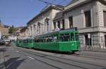 Dreiwagenzug auf der Linie 3 mit dem Motorwagen 499, dem B4S 1493 und dem Be 4/4 467 fahren den Steinenberg hinunter zur Haltestelle Barfsserplatz.