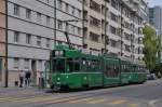 Be 4/6S mit der Betriebsnummer 666 und der B4 1458 auf der Linie 2 an der haltestelle Gewerbeschule.