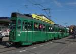 Dreiwagenzug auf der Linie 3 fhrt zur Haltestelle Salinenstrasse.