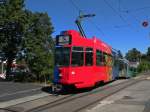 Be 4/4 mit der Betriebsnummer 490 und der FC Basel Vollwerbung fhrt aus der Wendeschlaufe am Schnzli.