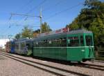 Dreiwagenzug mit dem FC Basel Tram 490 und dem B 1480 S und dem B 1459 auf der Linie 14 fahren zur Haltestelle St.