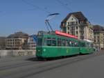 Be 4/4 457 und der B 1489 S auf der Linie 15 berqueren die Mittlere Rheinbrcke Richtung Haltestelle Schifflnde.