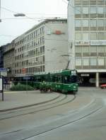Basel BVB Tram 1 (Be 4/6 660 + B 1452) Aeschenplatz / Aeschengraben am 7. Juli 1990.