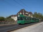 Dreiwagenzug mit dem Be 4/4 478 an der Spitze auf der Linie 1 kurz vor der Haltestelle Markthalle.