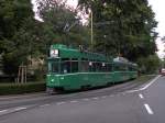 Doppeltraktion mit dem Be 4/4 496 an der Spitze auf der Linie 3 kurz vor der Haltestelle Aeschenplatz.