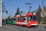 Be 4/4 482 mit der Chemins de fer du Jura Werbung auf der Linie 3 an der Bisfelder Hard.