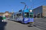 Be 4/6S mit der Bertiebsnummer 662 und der Vollwerbung für die Basler Personenschifffahrt zusammen mit dem B 1437 auf der Linie 1 am Bahnhof SBB.