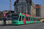 Be 6/8 Combino 304 auf der Linie 6 auf der Mittleren Rheinbrücke.