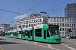 Be 6/8 Combino 321 mit der Adenauer & Co Teilwerbung auf der Linie 8 kurz vor der Haltestelle Bahnhof SBB.