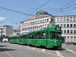 Be 4/4 498 zusammen mit dem B 1491 S und dem B 1461 auf der Linie 1 kurz vor der Haltestelle Bahnhof SBB.