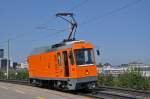 Schienenreiniguns-Tram mit der Betriebsnummer 2330 fährt Richtung Depot Dreispitz.