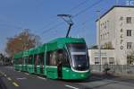 Be 6/8 Flexity 5001 auf der Linie 8 fährt zur Haltestelle Markthalle.