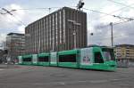 Be 6/8 301 auf der Linie 8 verlässt die Haltestelle Bahnhof SBB Richtung Aeschenplatz.