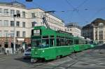 Dreiwagenzug mit dem Be 4/4 489 an der Spitze fahren von der Markthalle zur Haltestelle ZOO Bachletten.