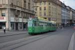 Schindler Schweizer Standardwagen mit der Nummer 463 fährt am 07.06.2015 auf der Linie 15 zum Bruderholz.