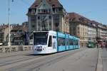 Strab Basel,ein Siemens Combino der Linie 6 nach Allschwil auf der mittleren Brücke.30.06.15