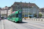 Strab Basel,Wagen 681 der Linie 6 nach Riehen Grenze auf der mittleren Brücke.30.06.15