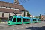 Be 6/8 Combino 325, mit einer Lebara Teilwerbung, auf der, wegen einer Großbaustelle in der Innerstadt umgeleiteten Linie 8, fährt vom Wettsteinplatz zum Kunstmuseum.