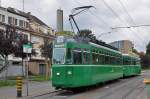 Be 4/4 460 zusammen mit dem B 1496 S auf der Linie 16 wartet an der Endstation auf dem Bruderholz.