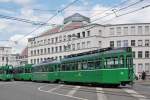 Be 4/4 485 zusammen mit dem B 1456 S und dem Be 4/4 472, auf der wegen einem Polizeieinsatz in der Innerstadt umgeleiteten Linie 3, fährt vom Aeschenplatz via Bahnhof SBB - Markthalle zur