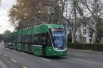 Wagen 5006, ein Vertreter der jüngsten Fahrzeuggeneration der BVB (Bombardier Felxity) auf der Linie 8 beim Zoo (5.11.15).