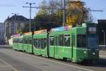 BVB-Wagen 680, eine Schindler- Sänfte , mit einem 1400er Beiwagen auf der Wettsteinbrücke (Linie 2 Richtung Badischer Bahnhof), aufgenommen am 5.11.15.