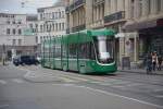 Diese Bombardier - Flexity 2  5002  fährt am 13.10.2015 auf der Linie 1.