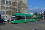 Be 6/8 Flexity 5014, auf der Linie 8, fährt zur Haltestelle CIBA.