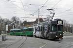 Be 4/4 488, mit der Werbung für Dogfight Uhren, anlässlich der Basel World 2016, fährt zur Haltestelle der Linie 2 am Bahnhof SBB.