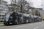 Be 6/8 Flexity 5010, mit einer Werbung für Turkish Airlines, auf der Linie 8, bedient die Haltestelle am Aeschenplatz.