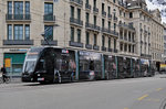 Be 6/8 Flexity 5010,mit einer Werbung für Turkish Airlines, fährt zur Haltestelle der Linie 8 an der Markthalle.