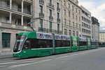 Be 6/8 Flexity 5014, auf der Linie 8, fährt zur Haltestelle Markthalle.