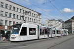 Be 6/8 Combino 319, mit einer Tissot Uhren Werbung, bedient die Haltestelle an der Markthalle.