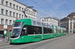 Be 6/8 Flexity 5012, mit einer Teilwewrbung für die MUBA 2016, bedient die Haltestelle der Linie 8 an der Markthalle.