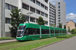 Be 6/8 Flexity 5009, auf der Linie 2, fährt zur Haltestelle Gewerbeschule.