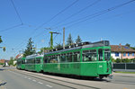 Doppeltraktion, mit dem Be 4/4 499, dem B 1506 S und dem be 4/4 476, auf der Linie 3, verlassen die Endstation in Birsfelden.